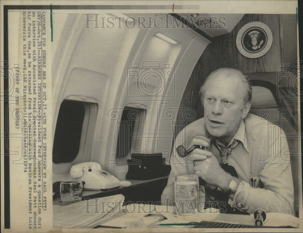 1974 Press Photo President Ford interview by the associated press at Air  Force O