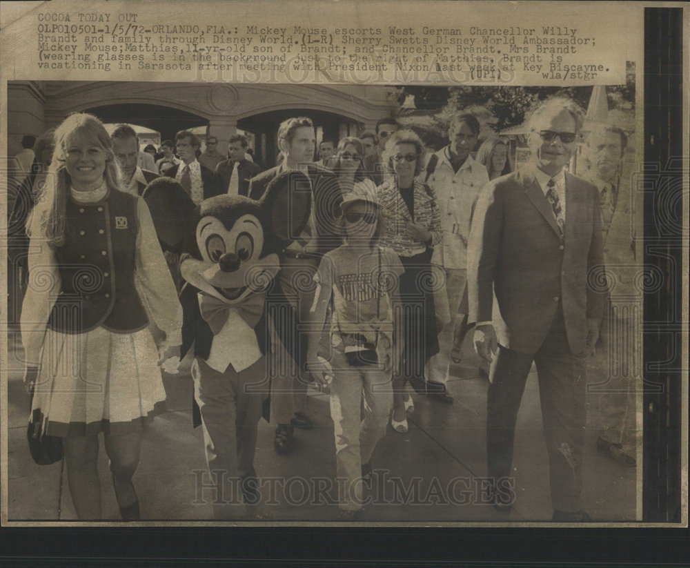 1972 Press Photo West German Chancellor Willy Brandt & Family At Disne -  Historic Images