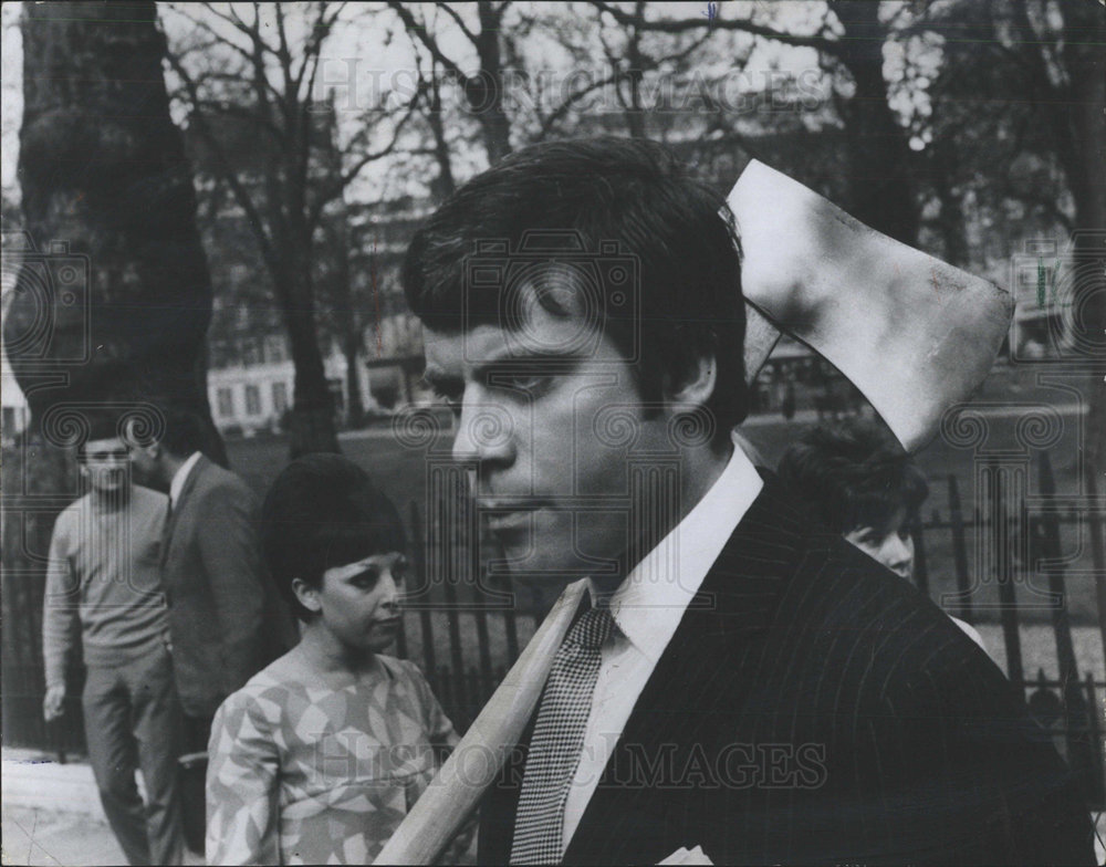 Oliver Reed, Biography, Movie Highlights and Photos