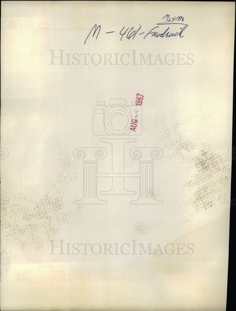 1957 Press Photo End of day in court. Fred and Marjorie Meade ...