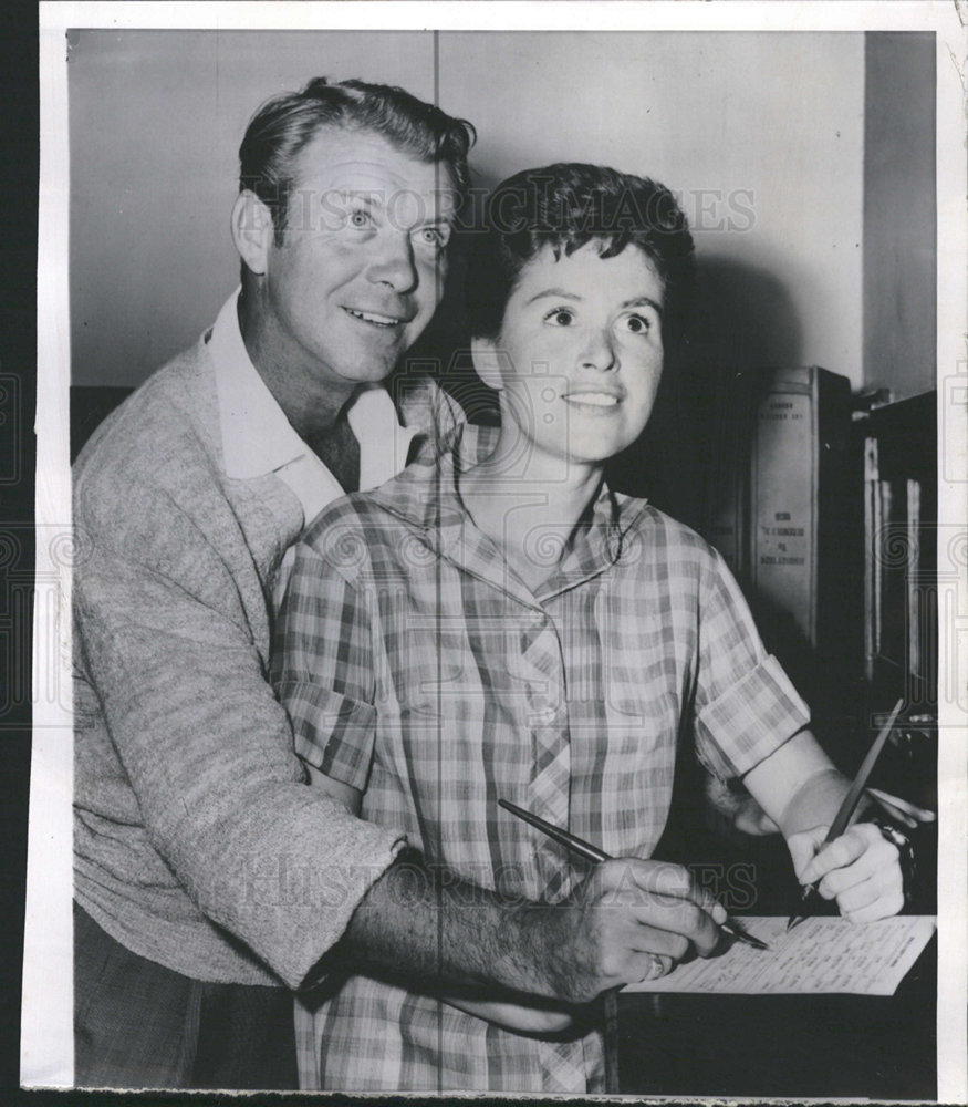 1958 Press Photo Actor Gene Nelson & Marilyn Morgan Obtain Marriage Li ...