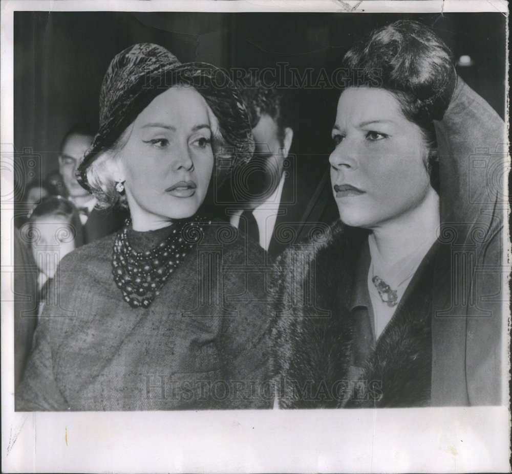 1959 Press Photo Zsa Zsa Gabor and Mrs Betty Lanza at funeral of Mario ...