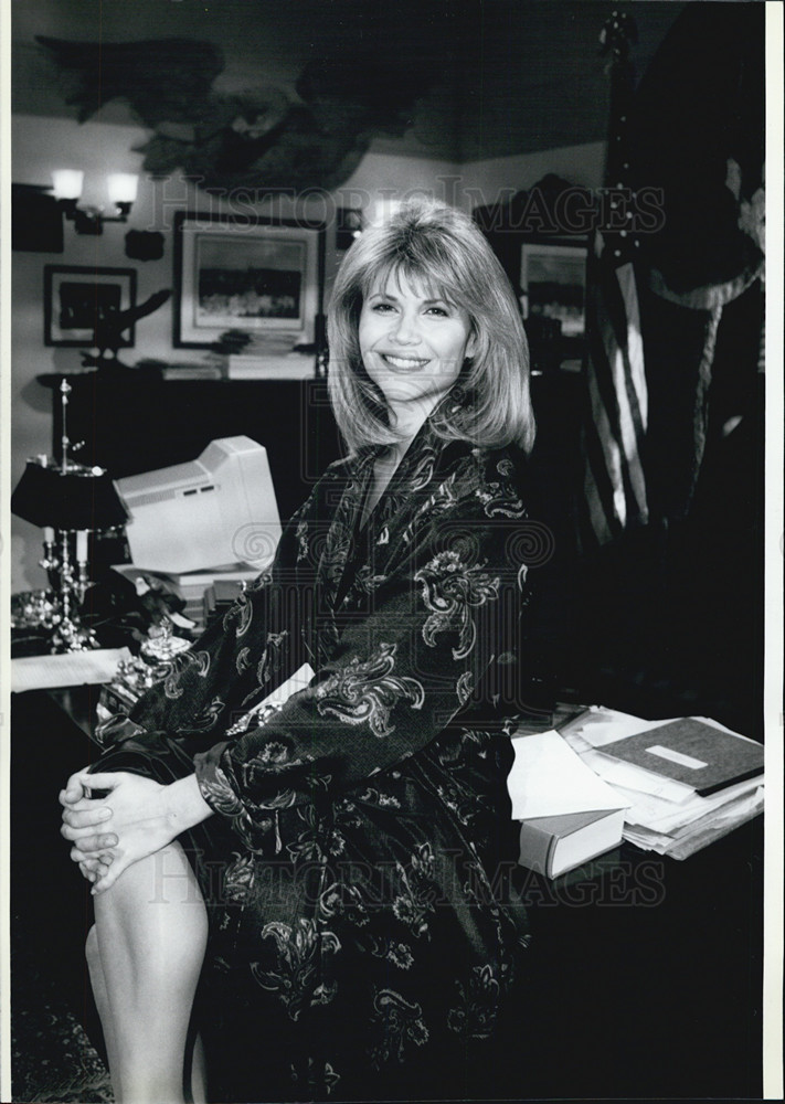 1992 Press Photo Markie Post Actress Hearts Afire.