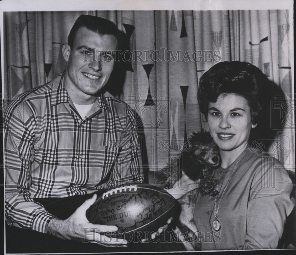 1962 Press Photo Chicago Bears, Ronnie Bull & wife Connie