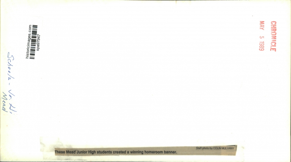 1989 Mead Junior High students show their winning homeroom banner